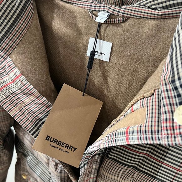 Burberry London England Check Down Filled Nylon Puffer Jacket. - Picture 11 of 15